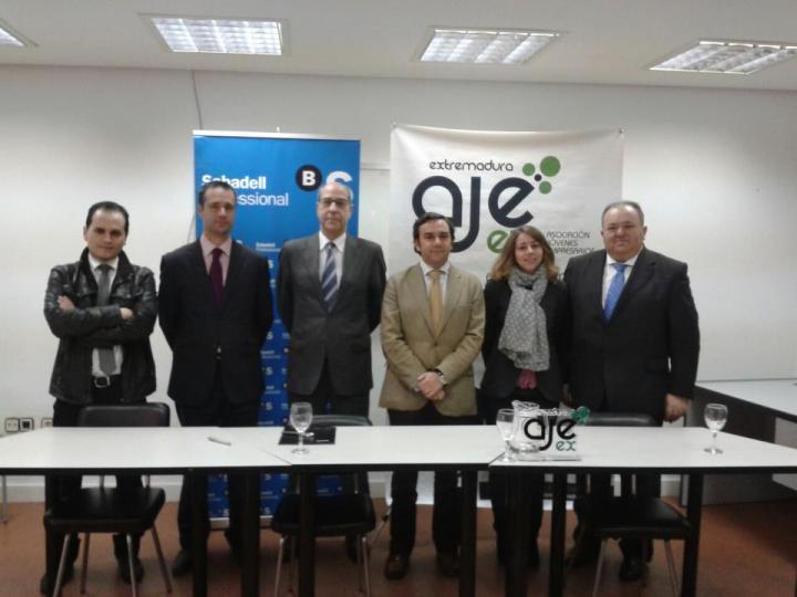 Firma Banco Sabadell Asistentes a la Firma del convenio con Banco Sabadell