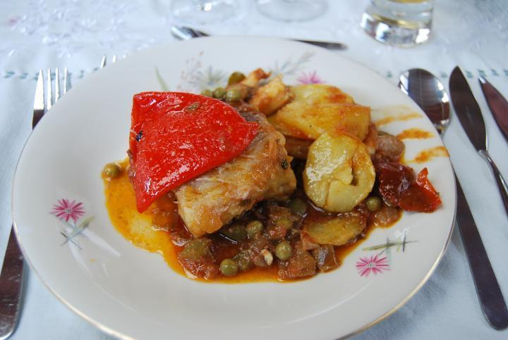 I Concurso de fotografía.Plato cocinado Bacalao con tomate, pimientos y papas. Extremadura