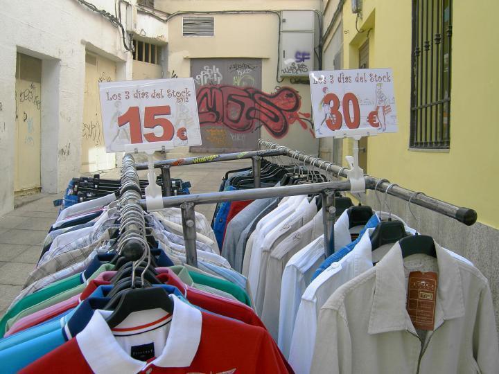 Los 3 dias de Stock en Cáceres- Agosto 2 Tienda Vaquera Sol en la Calle Paneras