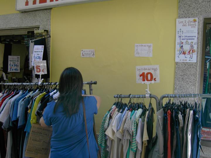 Los 3 dias de Stock en Cáceres- Agosto 2 Tienda Vaquera Sol en la Calle Paneras