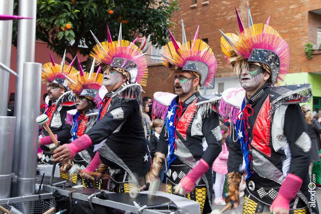 comparsa Los Caprichosos en los 80 con sigue, sigue Sputnik desfile de comparsas carnaval de Badajoz 13