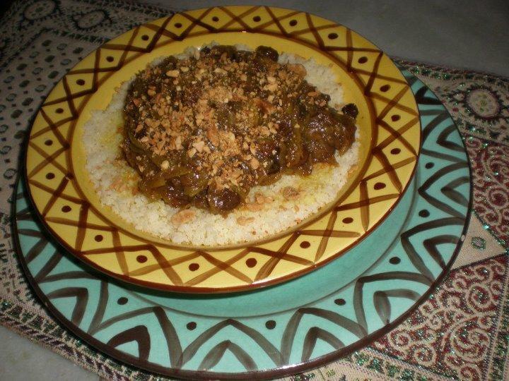 Cocina tradicional árabe Couscous con cebolla caramelizada
