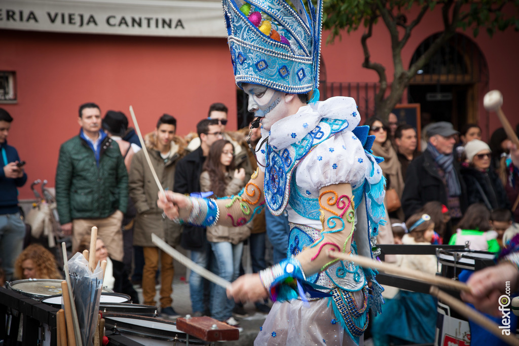 comparsa Caretos Salvavida, con payasos y alegría desfile de comparsas carnaval de Badajoz 18