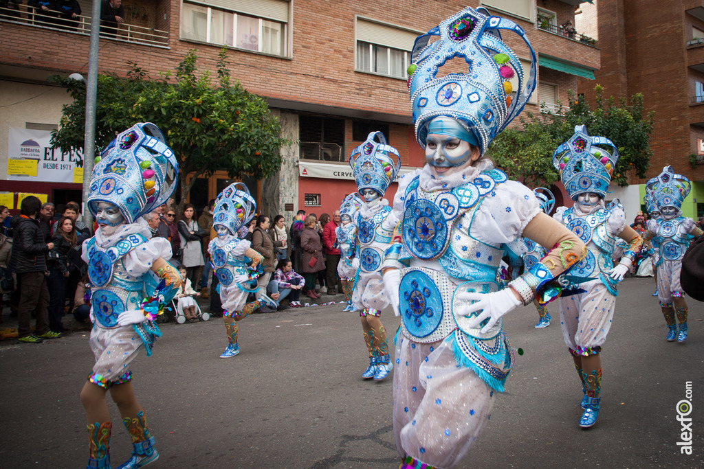 comparsa Caretos Salvavida, con payasos y alegría desfile de comparsas carnaval de Badajoz 12