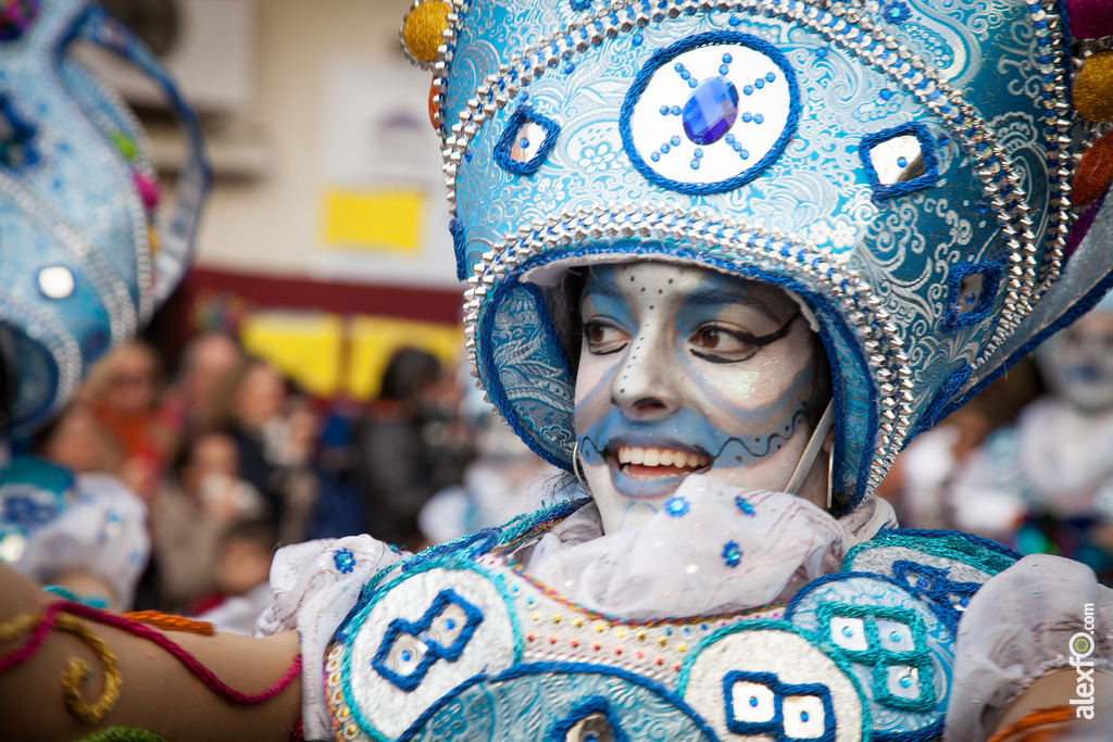 comparsa Caretos Salvavida, con payasos y alegría desfile de comparsas carnaval de Badajoz 9