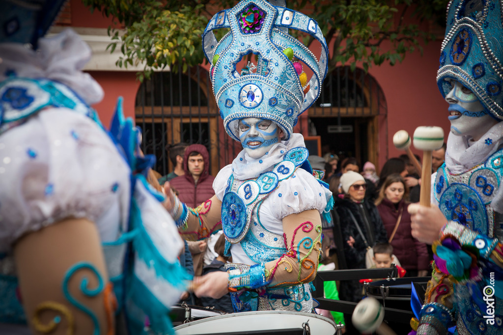 comparsa Caretos Salvavida, con payasos y alegría desfile de comparsas carnaval de Badajoz 19