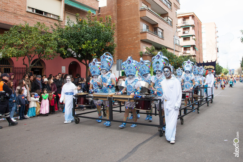 comparsa Caretos Salvavida, con payasos y alegría desfile de comparsas carnaval de Badajoz 15