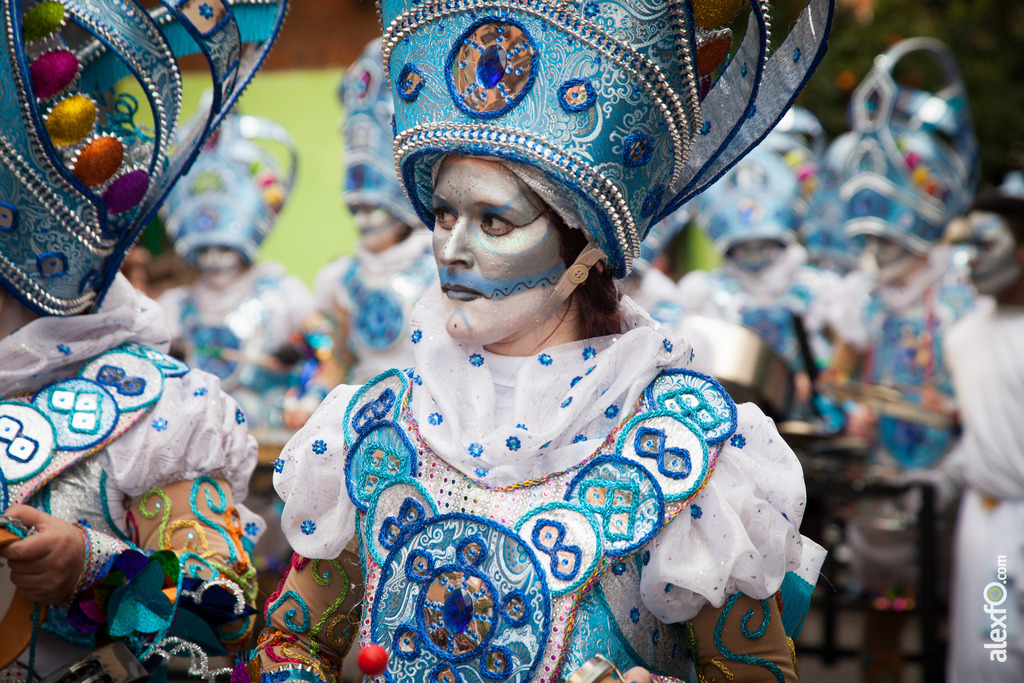 comparsa Caretos Salvavida, con payasos y alegría desfile de comparsas carnaval de Badajoz 14