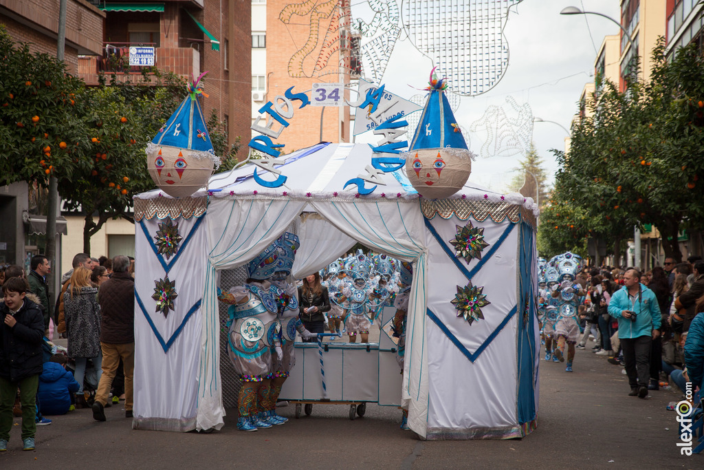 comparsa Caretos Salvavida, con payasos y alegría desfile de comparsas carnaval de Badajoz 4