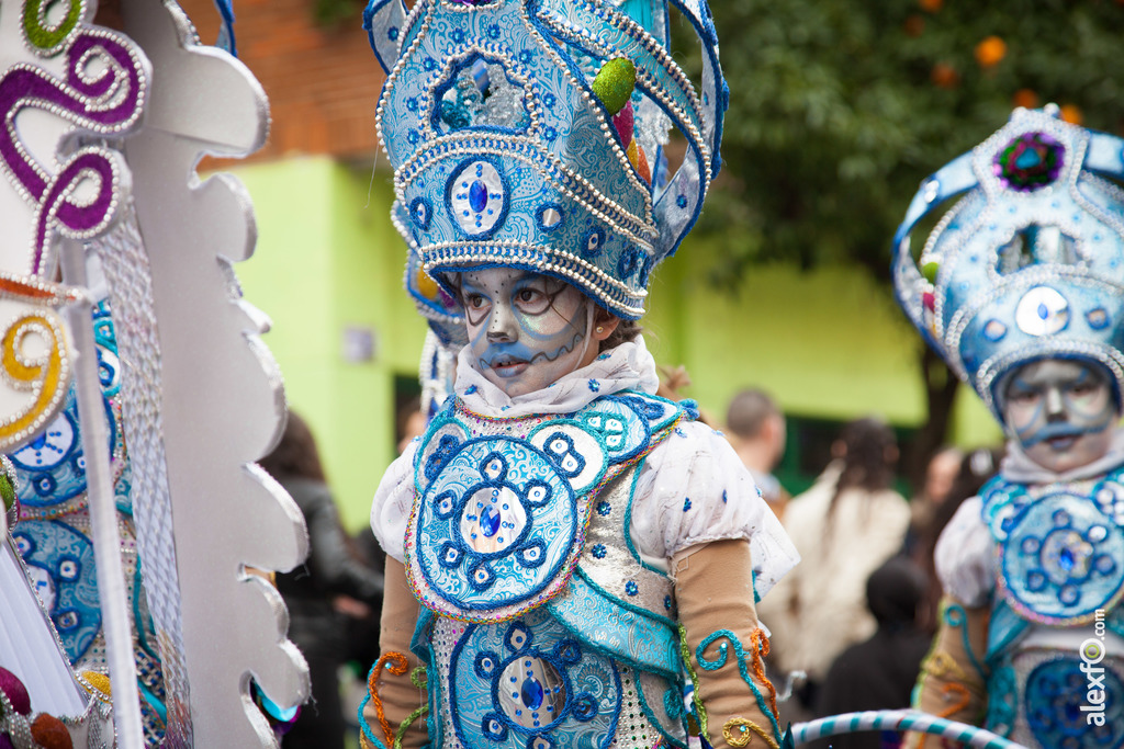 comparsa Caretos Salvavida, con payasos y alegría desfile de comparsas carnaval de Badajoz 3