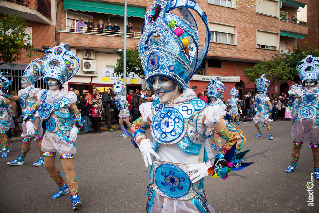 comparsa Caretos Salvavida, con payasos y alegría desfile de comparsas carnaval de Badajoz 11