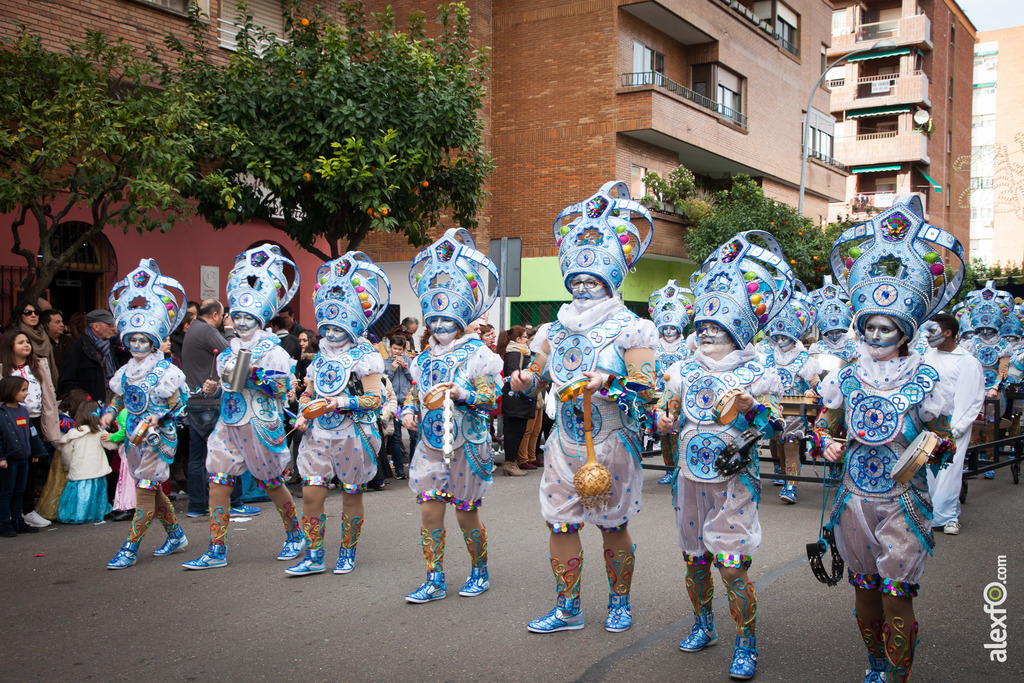 comparsa Caretos Salvavida, con payasos y alegría desfile de comparsas carnaval de Badajoz 13