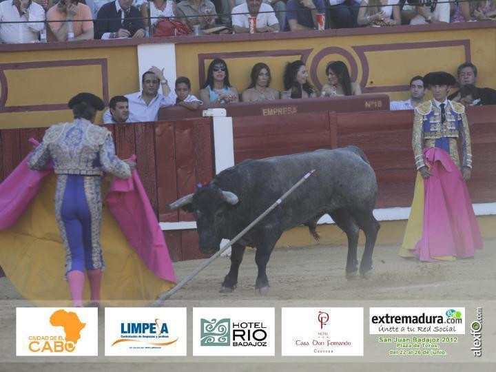 Antonio Ferrera - San Juan Badajoz 2012 Antonio Ferrera con toros de Victorino Martín - San Juan Badajoz 2012