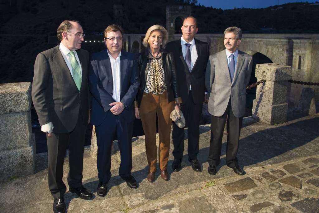 Fernández Vara destaca que Extremadura tiene flancos de crecimiento en la energía y el turismo