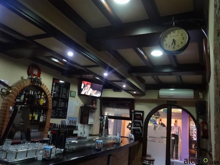 Instalaciones del Refugio- bar de los chipirones El Refugio de Amstel en Plasencia