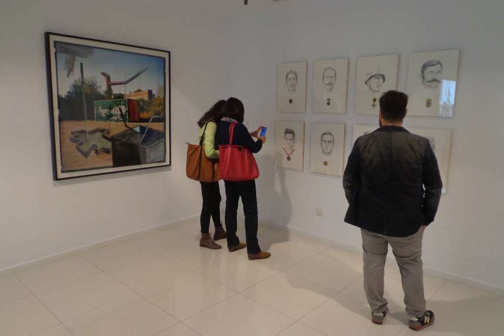 La muestra 'Tercer espacio: entre tradición y modernidad' se amplía en la Sala de Arte El Brocense