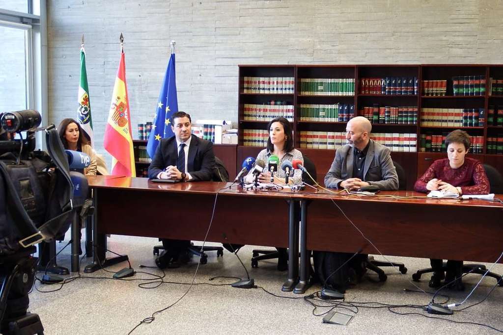 La Junta de Extremadura y las Fundaciones Telefónica y Santa María la Real pondrán en marcha cinco lanzaderas de empleo en marzo
