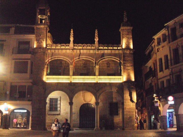 Plaza Mayor de Plasencia,de noche. 9101_8a36