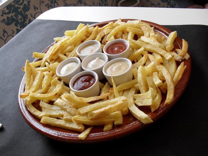 Algunas Delicias French Fries 6 salsas