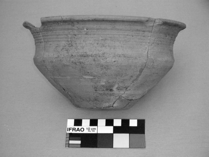ARQUEOLOGÍA III Urna funeraria de la Edad del Hierro. Proceso de fotografiado.