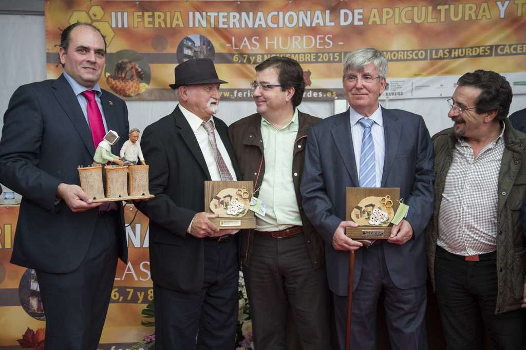 Fernández Vara destaca el ejemplo de la innovación en la apicultura como vía para competir en un mercado global