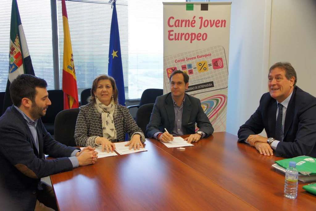 El IJEX e Ibercaja Banco renuevan el convenio de colaboración para desarrollar el programa Carné Joven Europeo