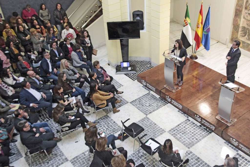 Gil Rosiña apela al trabajo conjunto para avanzar en políticas públicas de igualdad entre mujeres y hombres