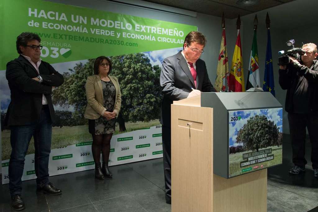 La Junta y los agentes sociales y económicos firman un acuerdo para la construcción de una Estrategia de Economía Verde y Circular para Extremadura