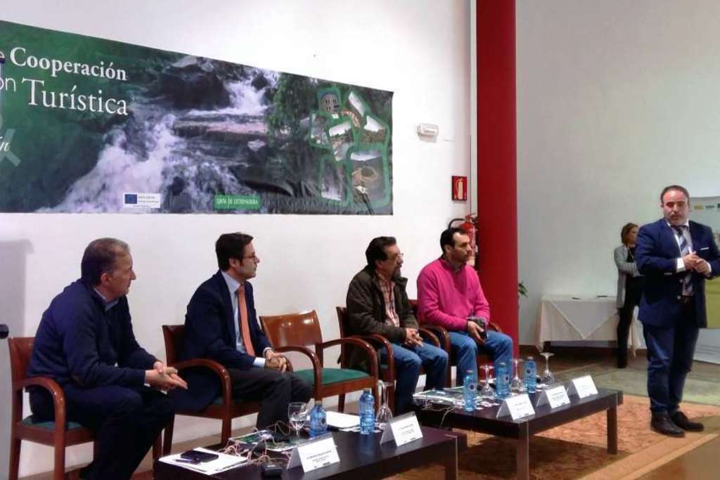El I Foro de Cooperación e Innovación consolida las relaciones en materia turística entre Extremadura y Castilla y León