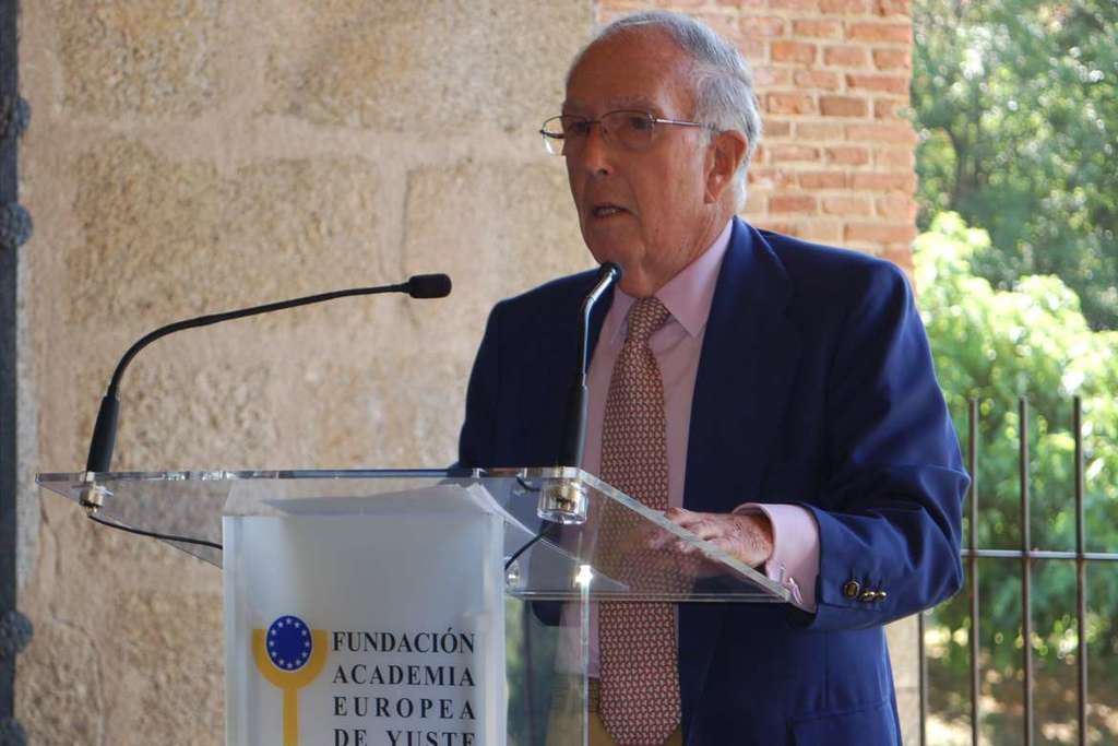 Marcelino Oreja Aguirre, galardonado con el Premio Europeo Carlos V en su XI edición