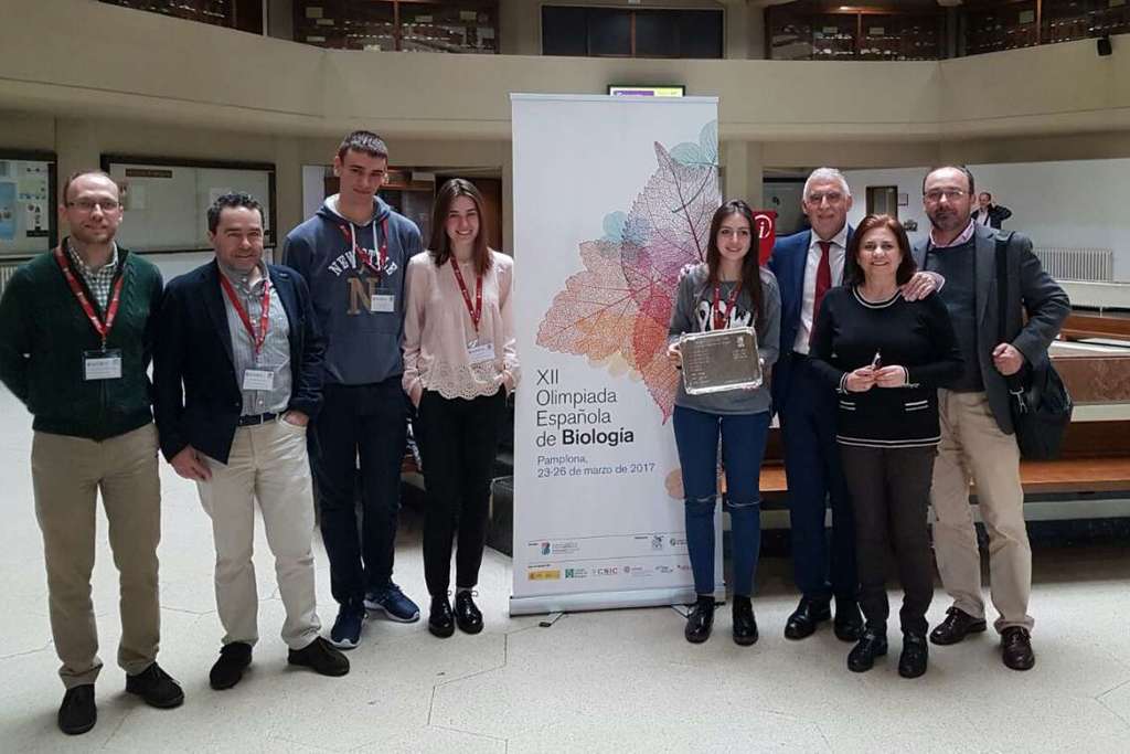 Educación recibe “el testigo” para organizar la XIII Olimpiada Española de Biología 2018 en Extremadura