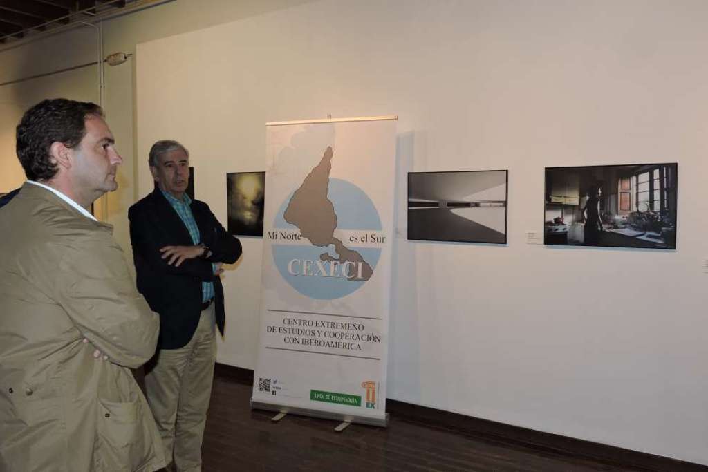 El CEXECI inaugura la exposición FotoExtremadura. Sombras y contraluz, en la Casa de Cultura de Villafranca de los Barros