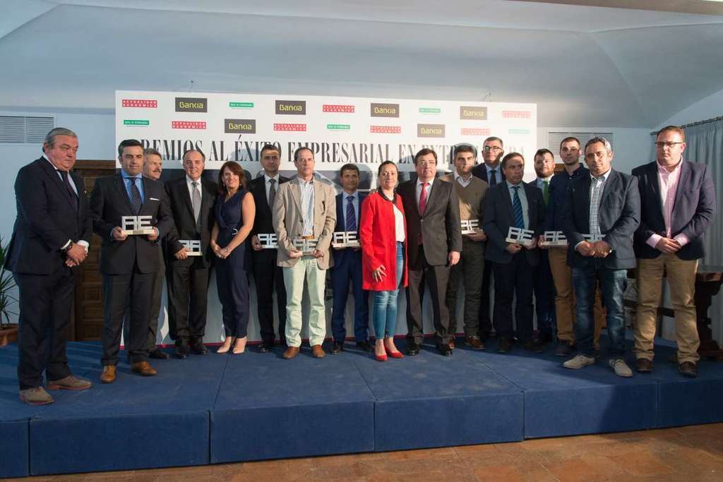 Fernández Vara participa en la Entrega de los I Premios al Éxito Empresarial en Extremadura