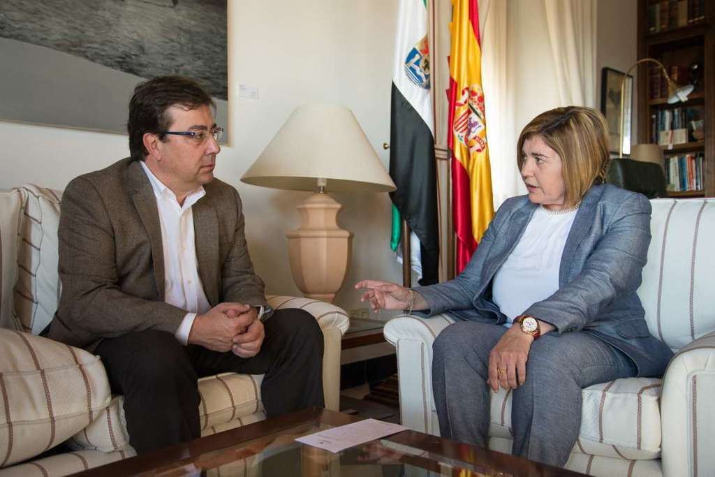 Fernández Vara aboga por la colaboración entre instituciones para solucionar los problemas de la gente