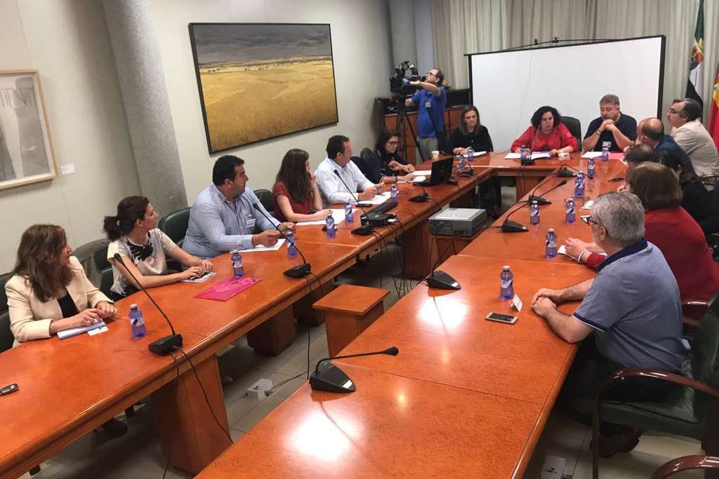 El nuevo Consejo Asesor Agrario de Extremadura se reúne tras las elecciones al campo