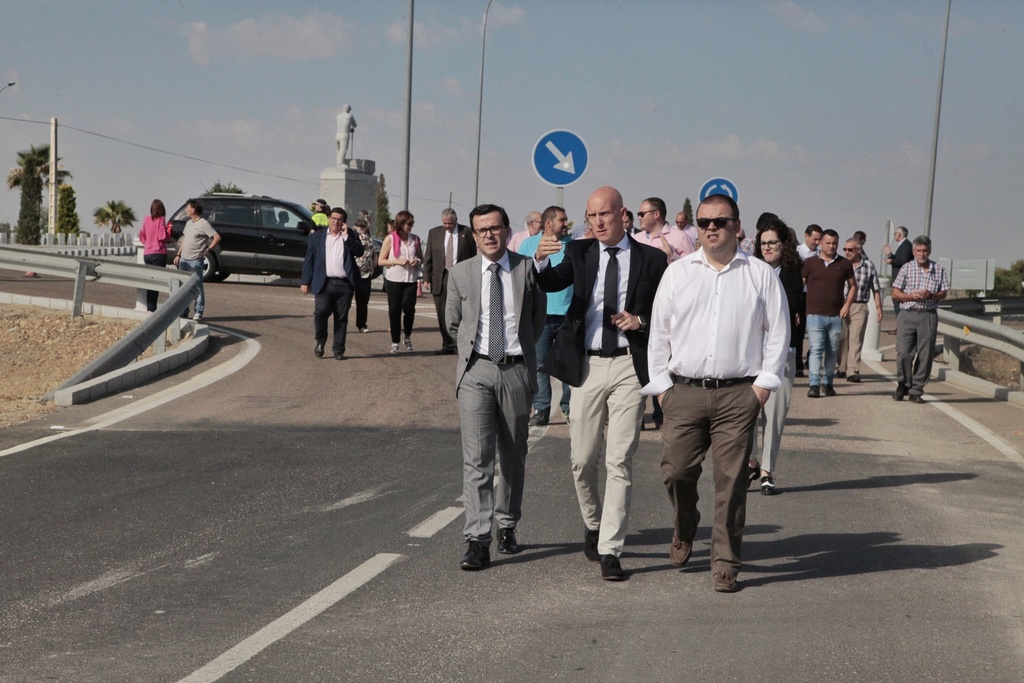 El presidente de la Diputación pacense inaugura la carretera BA-114 que ha sido sometida a obras de mejora