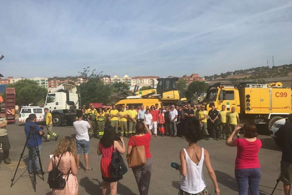 Más de 50 profesionales extremeños y 20 vehículos del Infoex parten hacia Portugal como apoyo en el incendio forestal