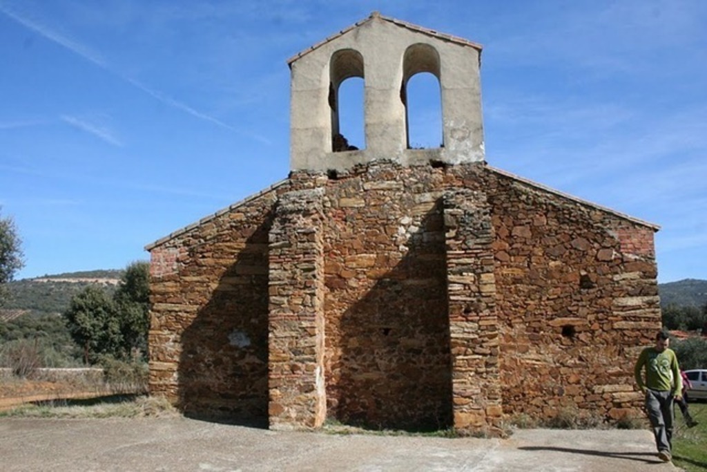 Cultura convoca la contratación de obras de restauración del Centro Cultural San Jorge de Cáceres y de la ermita de San Miguel en Castañar de Ibor