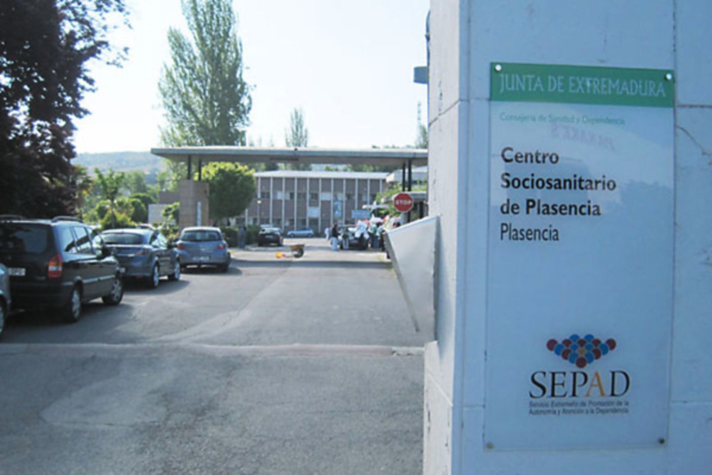 La Junta de Extremadura abre una convocatoria de empleo de Auxiliar de Enfermería para centros del SEPAD