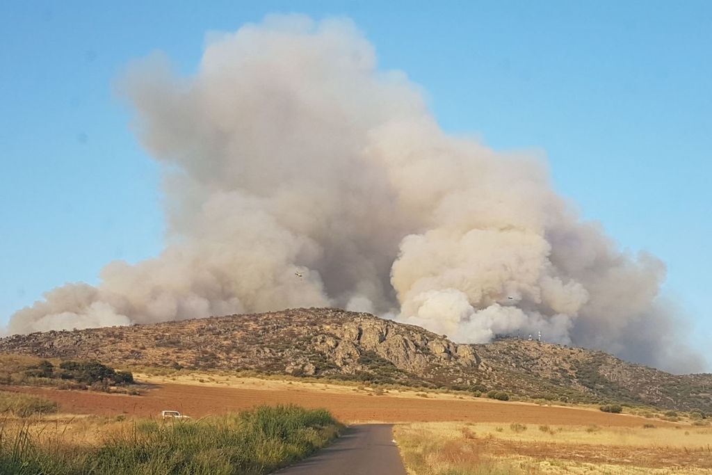 El DOE publica la convocatoria para contratar dos aviones anfibios para la lucha contra incendios forestales en Extremadura