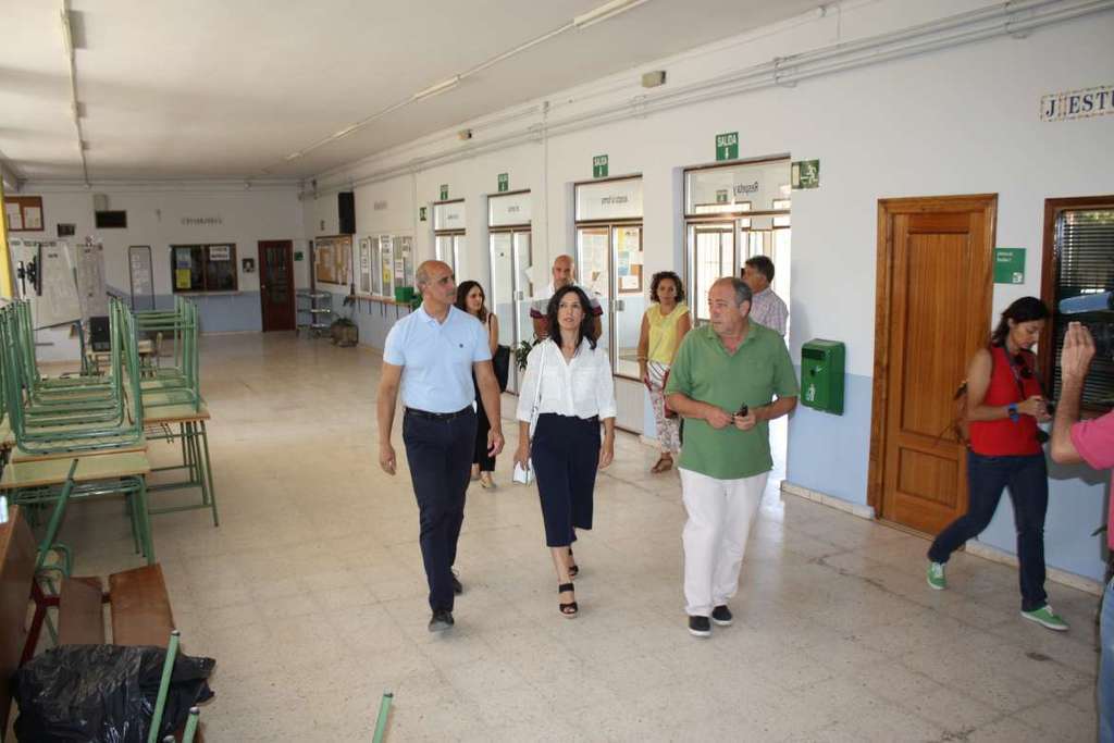 La consejera de Educación visita las obras del IES ‘Suárez de Figueroa’ de Zafra, una de las 118 que hay en ejecución este verano