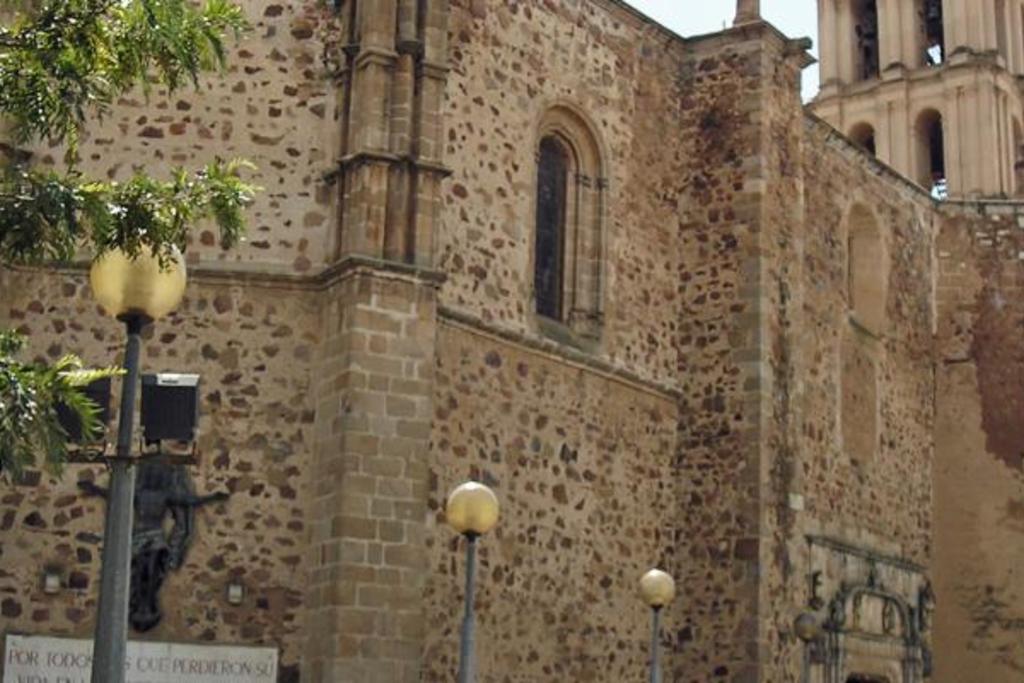 Cultura convoca la contratación de las obras de restauración de la cubierta de la Iglesia de Ntra. Sra. de la Purificación de Almendralejo