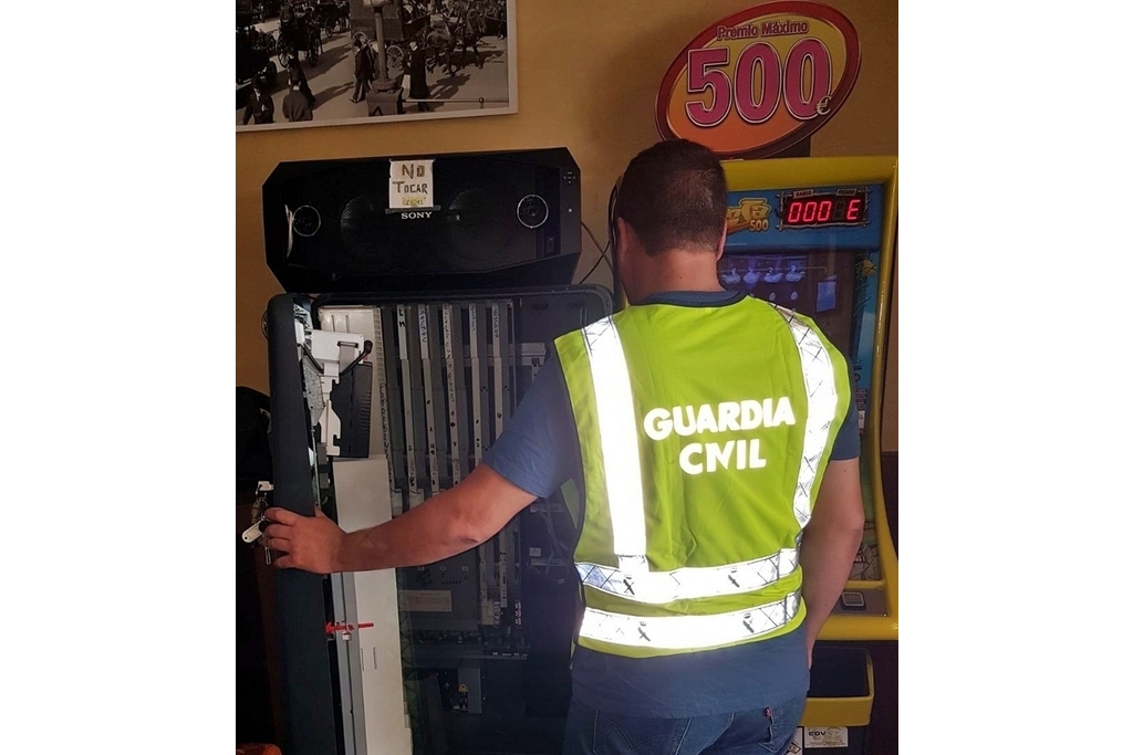 La Guardia Civil investigó a dos vecinos de Almendralejo por más de una decena de estafas en bares de esta capital pacense