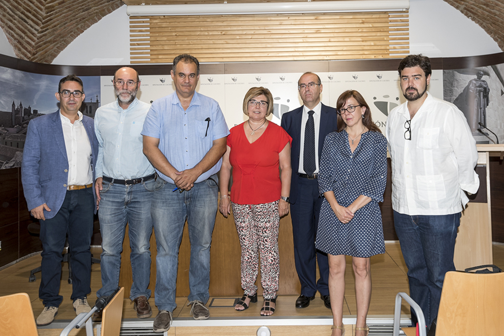 La Diputación de Cáceres firma convenios con ASPACE y Down para que dos personas con diversidad funcional trabajen en la institución