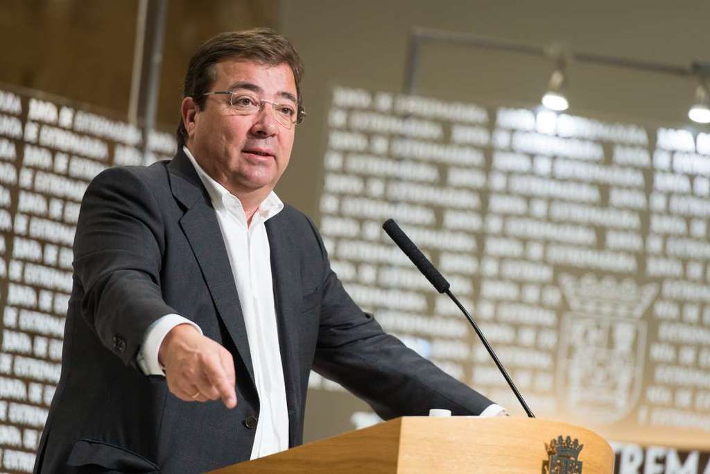 Fernández Vara urge al Gobierno a poner fecha a la negociación para hablar de la reforma constitucional