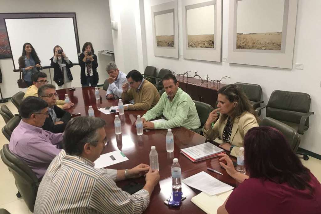 El sector agrario extremeño se adhiere oficialmente al Pacto Social y Político por el Ferrocarril en Extremadura