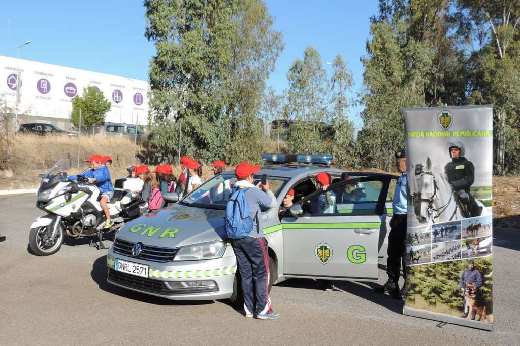 La Academia de Seguridad Pública de Extremadura celebra una jornada de puertas abiertas en la que participan 300 escolares extremeños