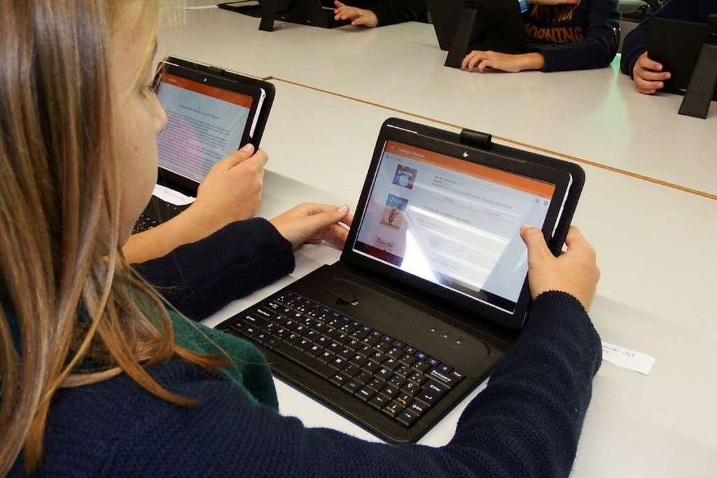 La Junta de Extremadura pone en marcha una plataforma de lectura digital pionera en los centros educativos de la región