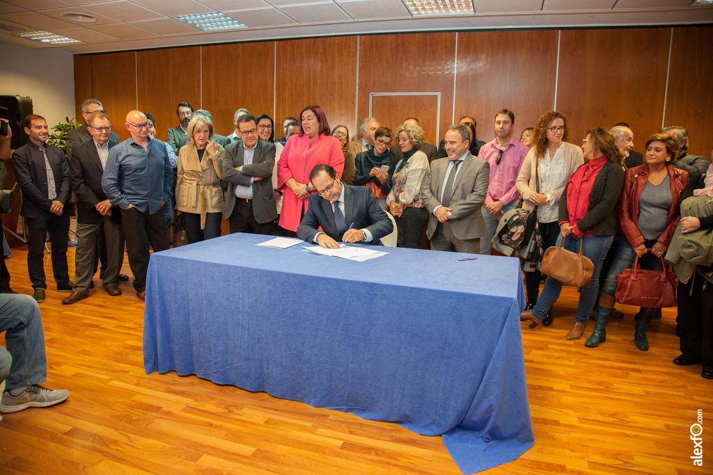 Cámara de Comercio de Cáceres firma la adhesión al Pacto por el Ferrocarril en Extremadura - #TrenDignoYa