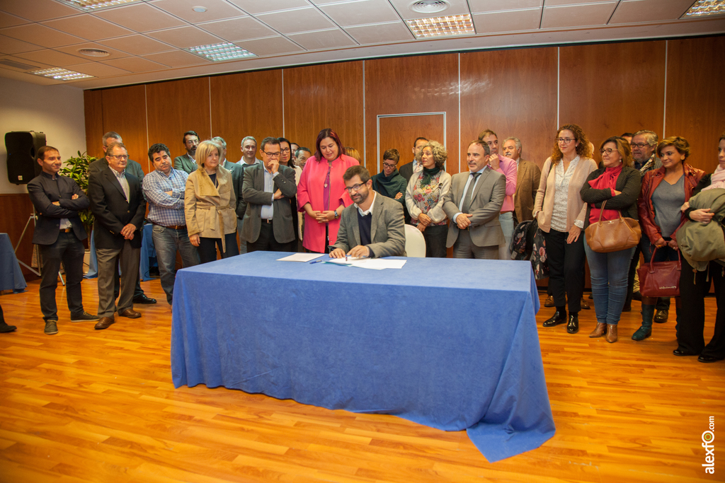 ADESVAL firma la adhesión al pacto por el ferrocarril en Extremadura